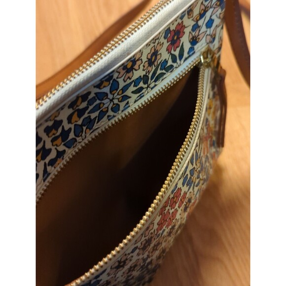 Fossil Fiona Crossbody PVC Bag Purse Printed Floral Zip Adjustable Zip Pockets - Picture 4 of 12